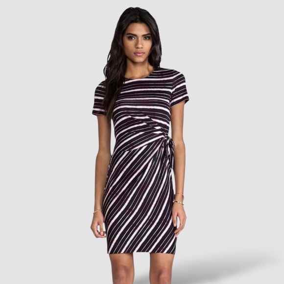 Diane Von Furstenberg Dresses & Skirts - DIANE VON FURSTENBERG 100% Silk Crepe Mock Wrap Short Sleeve Dress Side Tie Sz 4